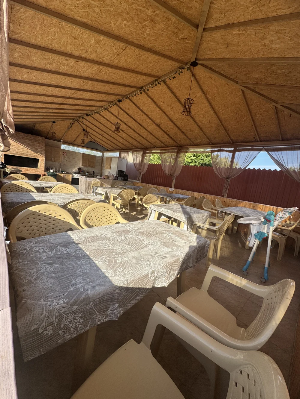 Общая кухня  и  Мангальная зона
      открыта 
с 7:00 до 23:00. 
